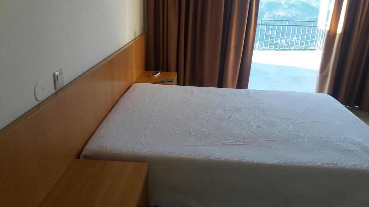 Bed and Breakfast Refugio Do Geres Alamela Екстер'єр фото
